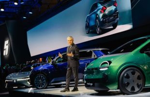 Luca de Meo au Mondial de l'Auto Paris 2024 // Source : Renault