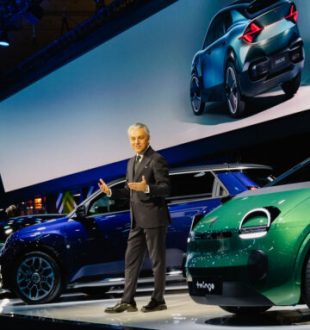 Luca de Meo au Mondial de l'Auto Paris 2024 // Source : Renault