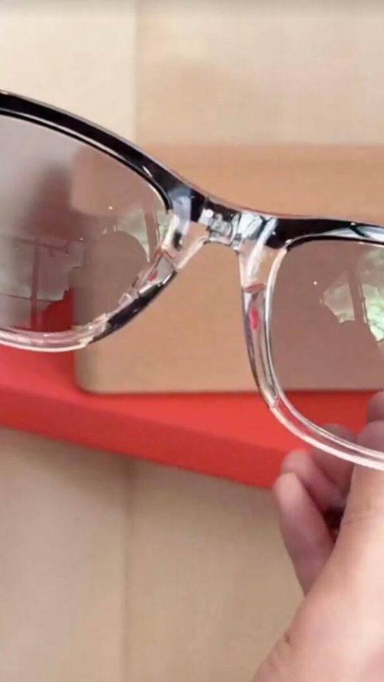 L'édition limitée transparente des Meta Ray-Ban.