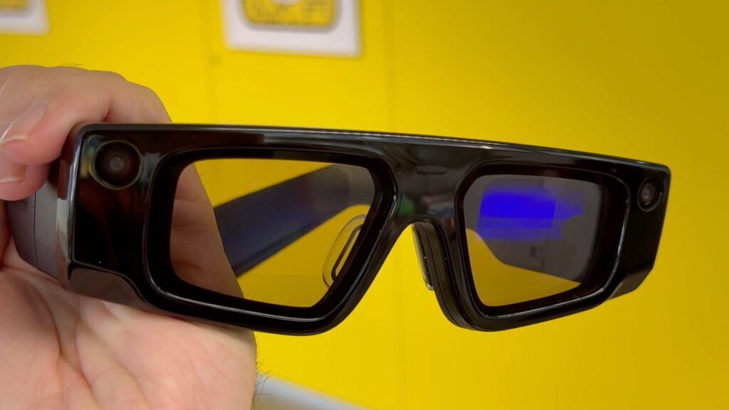 Les lunettes Snap Spectacles 24 de Snapchat. // Source : Numerama Les lunettes Snap Spectacles 24 de Snapchat. // Source : Numerama