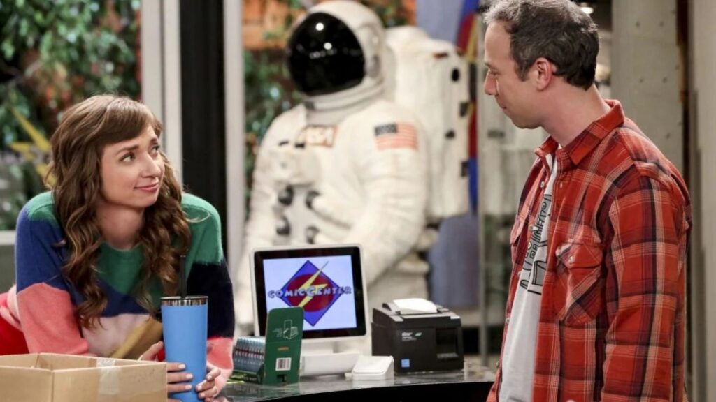 Denise et Stuart dans The Big Bang Theory. // Source : CBS