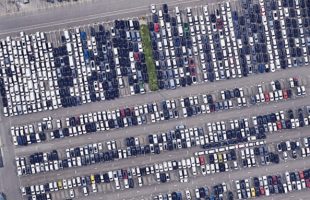 Centre de logistique d'Essen où les Volkswagen s'entassent. // Source : Capture Google Maps (2024)