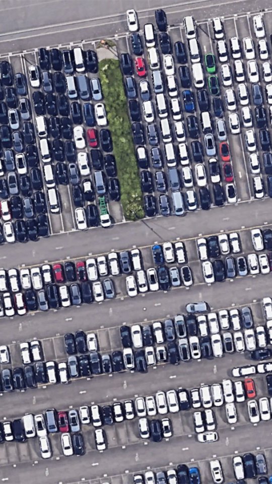 Centre de logistique d'Essen où les Volkswagen s'entassent. // Source : Capture Google Maps (2024)