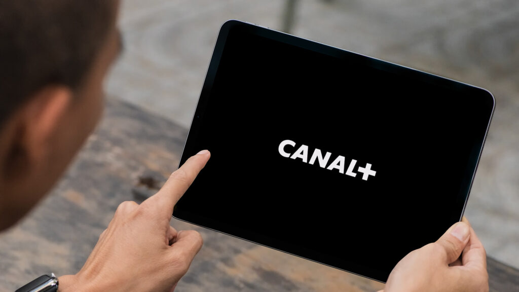 Canal+ sur iPad. // Source : Envato, CANAL+ ; montage Nino Barbey pour Numerama