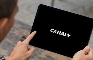 Canal+ sur iPad. // Source : Envato, CANAL+ ; montage Nino Barbey pour Numerama