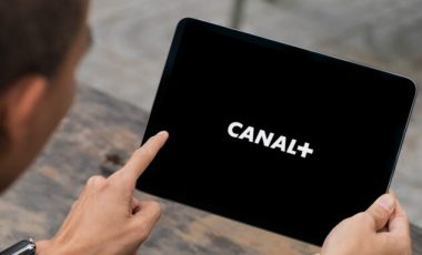 Canal+ sur iPad. // Source : Envato, CANAL+ ; montage Nino Barbey pour Numerama