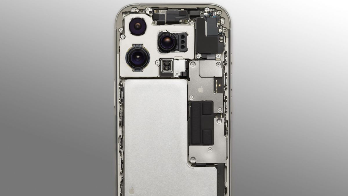 L'intérieur d'un iPhone 16 Pro. // Source : Apple