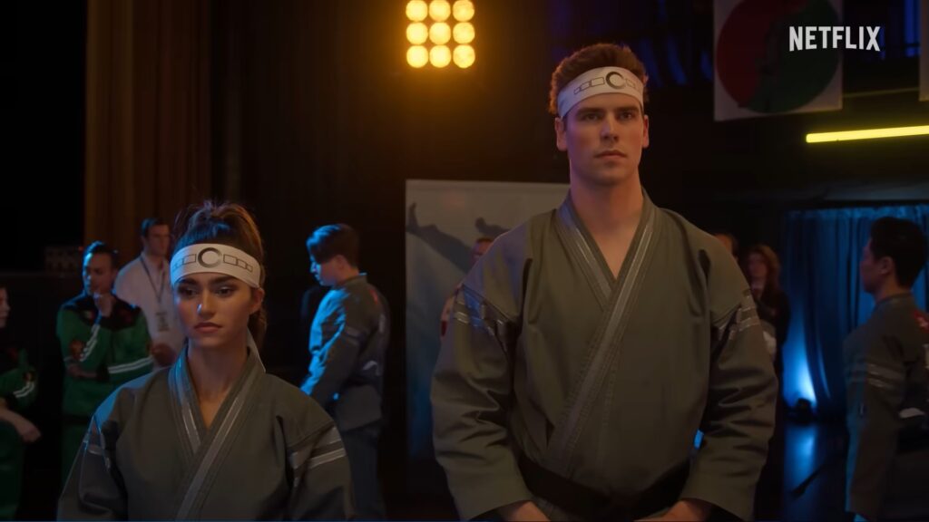 Zara et Axel, deux nouveaux personnages de Cobra Kai, issus des Iron Dragons. // Source : Netflix