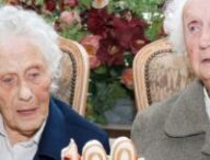 Les jumelles belges Marie Hendrix et Gabrielle Vaudremer célèbrent leur 100e anniversaire en 2010 // Source : Nature / Nicolas Lambert/BELGA/AFP via Getty