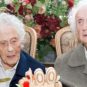 Les jumelles belges Marie Hendrix et Gabrielle Vaudremer célèbrent leur 100e anniversaire en 2010 // Source : Nature / Nicolas Lambert/BELGA/AFP via Getty