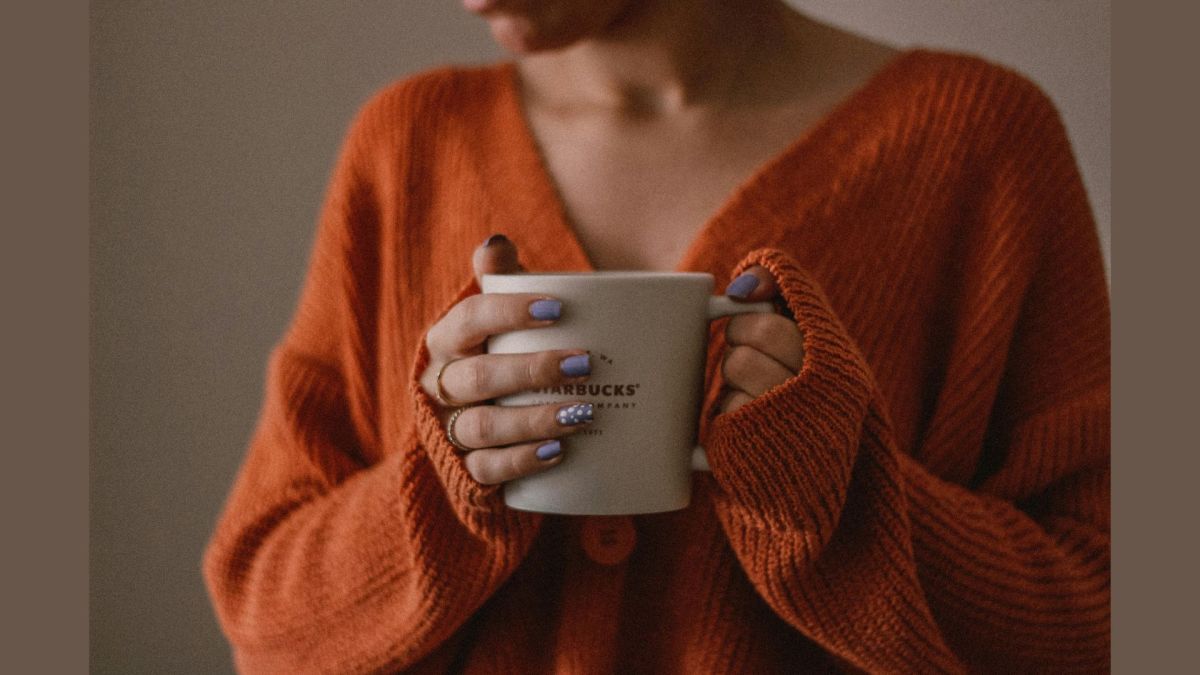 Matinée D'automne Douillette Avec Une Tasse à Café // Source : Pexels / Sena Aykut