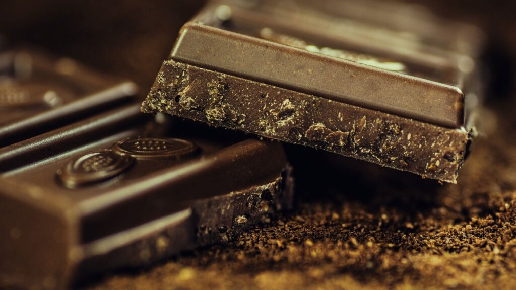 Chocolat noir en morceaux  // Source : Pixabay /AlexanderStein