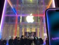 L'Apple Store de New York, aux couleurs d'Apple Intelligence et de l'iPhone 16. // Source : Numerama