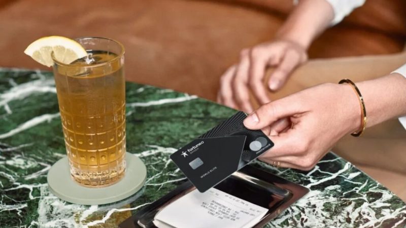 Conciergerie, zéro frais, assurances premium : comment obtenir la World Elite CB Mastercard, la carte la plus prestigieuse de Fortuneo pour 0 €