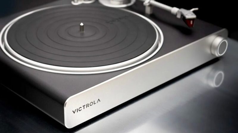 Cette platine vinyle de la marque Victrola est parfaite si vous avez plusieurs enceintes Sonos