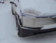 La neige bloque les phares du Cybertruck  // Source : Extrait vidéo Dirty Tesla