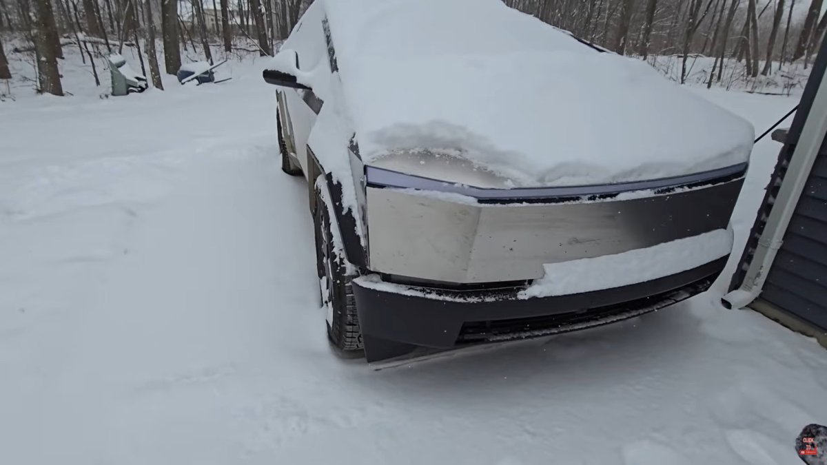 La neige bloque les phares du Cybertruck  // Source : Extrait vidéo Dirty Tesla