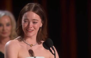 Emma Stone pleurant à la remise des Oscars  // Source : Capture écran Youtube: Canal + 