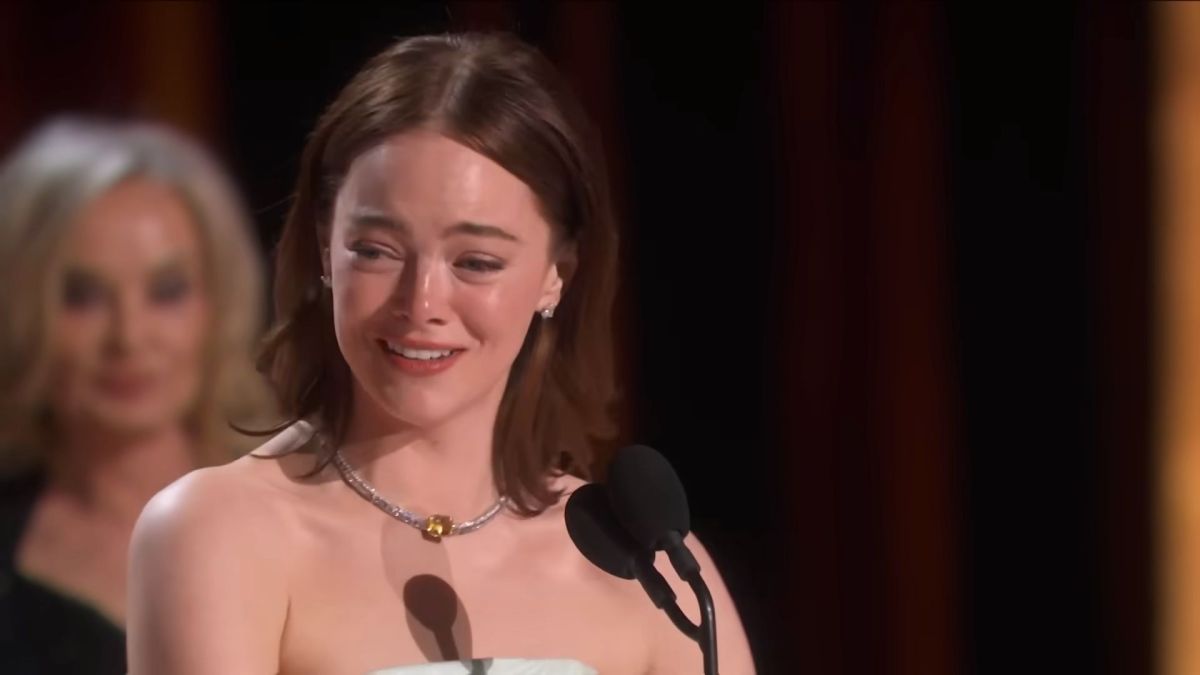 Emma Stone pleurant à la remise des Oscars  // Source : Capture écran Youtube: Canal + 