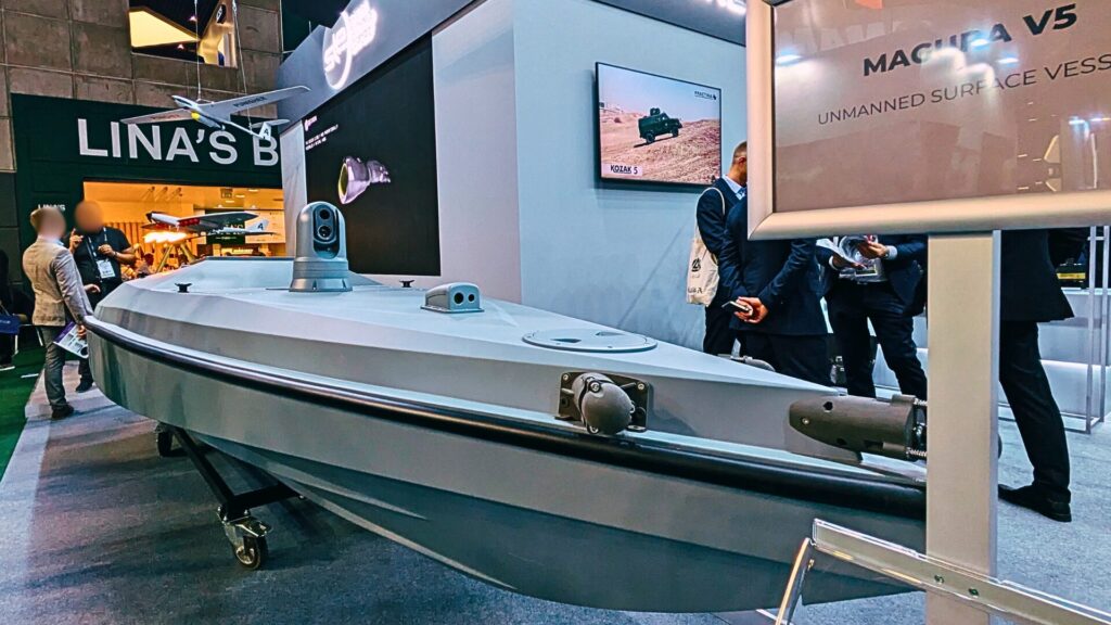 Un drone naval ukrainien exposé au Salon Eurosatory.  // Source : Numerama