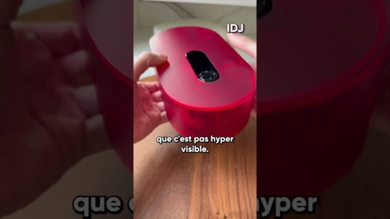 La Freebox Ultra Rouge Édition Limitée fait office de guirlande de Noël