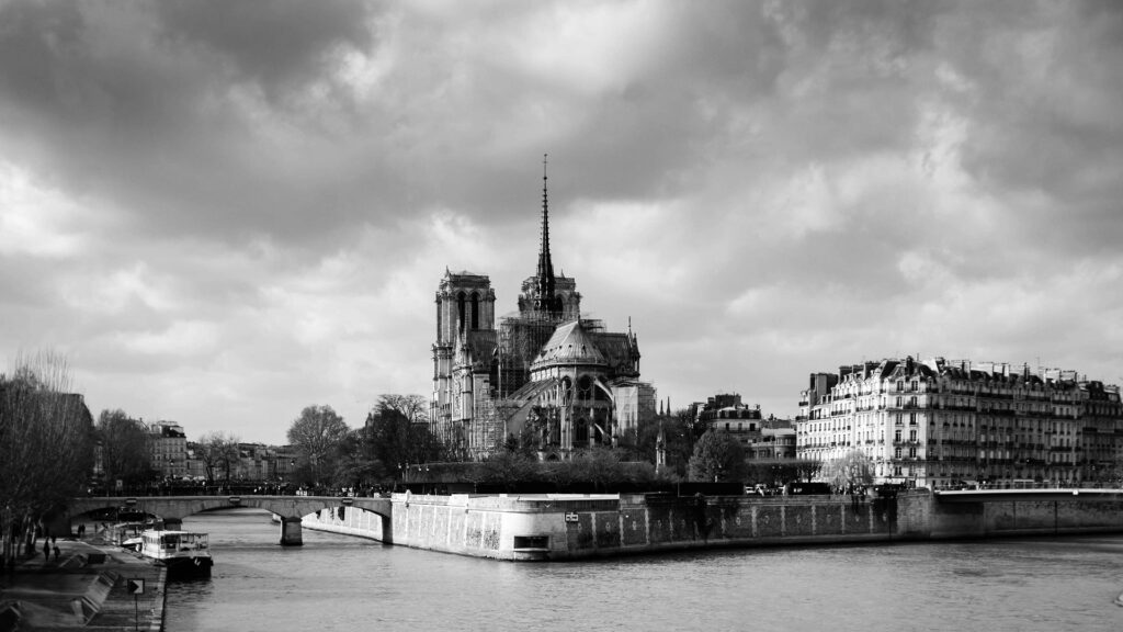 notre dame de paris noir et blanc