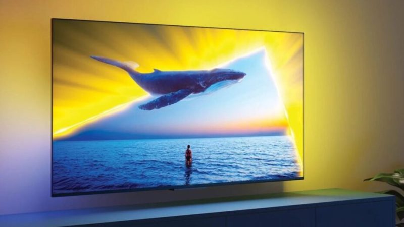 Ce grand téléviseur 4K avec Ambilight est en promotion à un très bon prix avant Noël