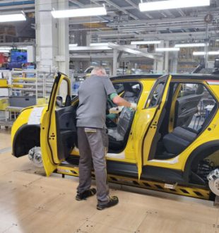 Dans l'usine de production de Renault 5 et Scénic // Source : DR