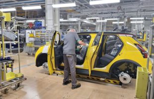 Dans l'usine de production de Renault 5 et Scénic // Source : DR Dans l'usine de production de Renault 5 et Scénic // Source : DR