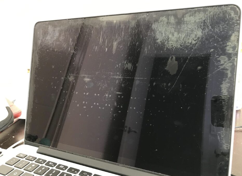 Le staingate sur un MacBook Pro.