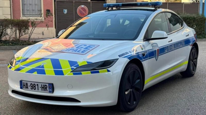 La Police Municipale de Mandelieu s’équipe en Tesla Model 3 (et nous explique son choix) La Police Municipale de Mandelieu s’équipe en Tesla Model 3 (et nous explique son choix)