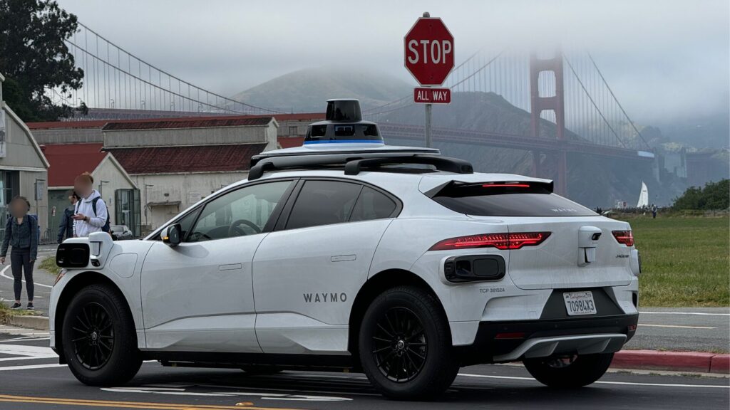 Un véhicule autonome Waymo à San Francisco // Source : Numerama / Nicolas Lellouche Un véhicule autonome Waymo à San Francisco // Source : Numerama / Nicolas Lellouche