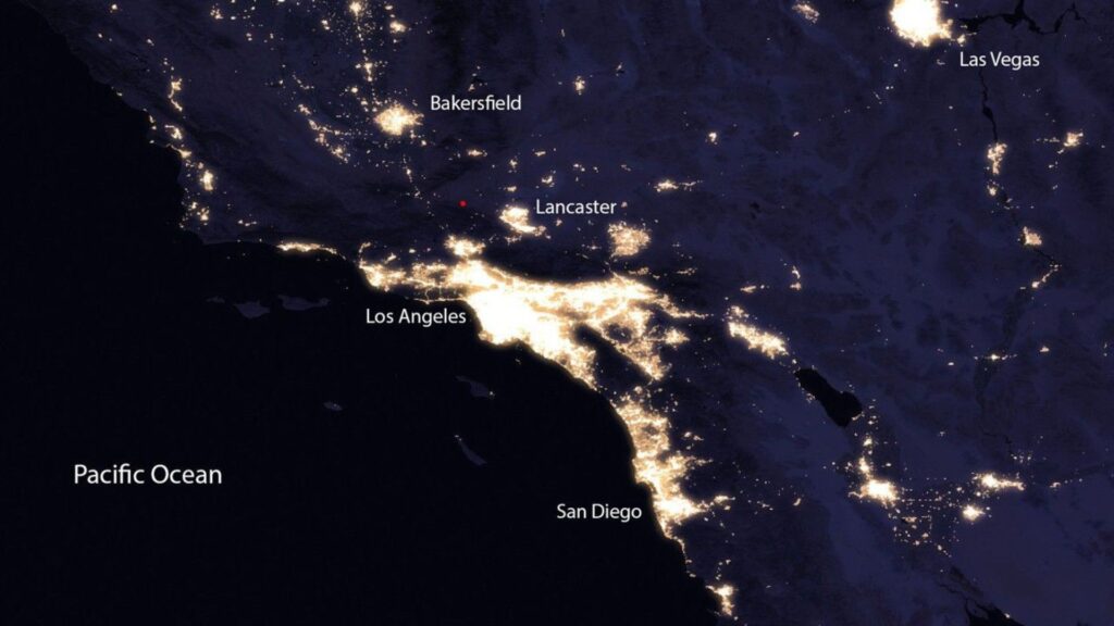 Carte de la Nasa de la Californie qui montre les endroits de pollution lumineuse // Source : NASA’s Earth Observatory