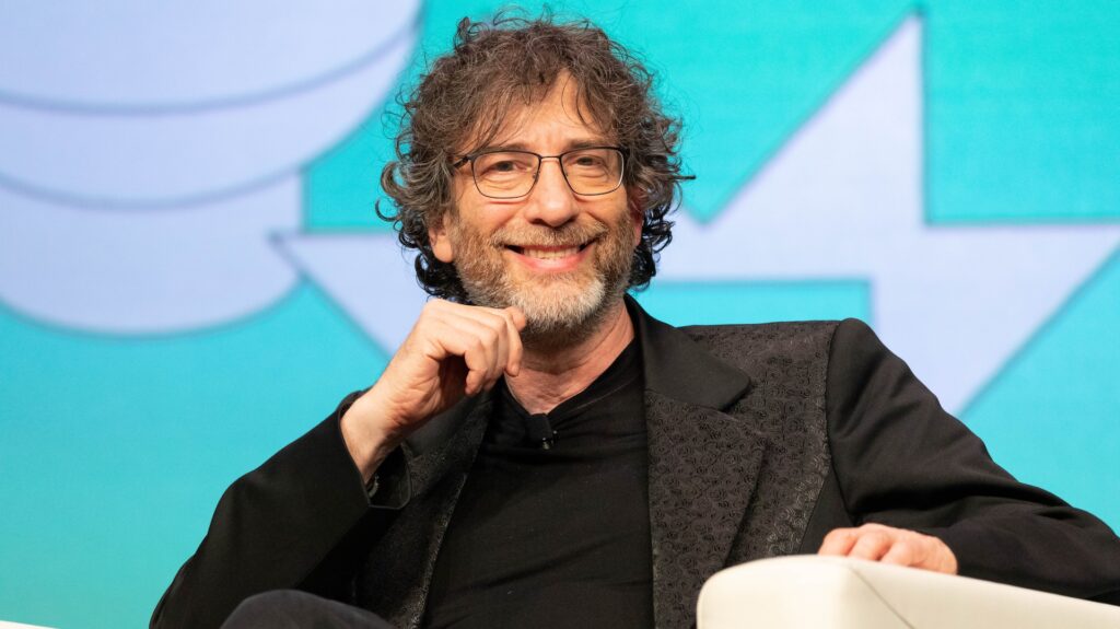 Neil Gaiman en 2019 // Source : Ståle Grut / NRKbeta