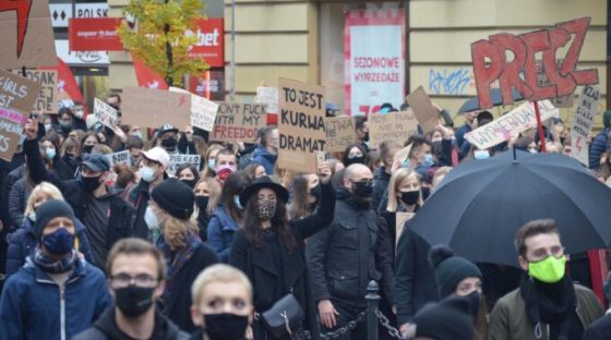 Manifestation en Pologne au sujet de l'avortement. // Source : Wikimédias (Silar)