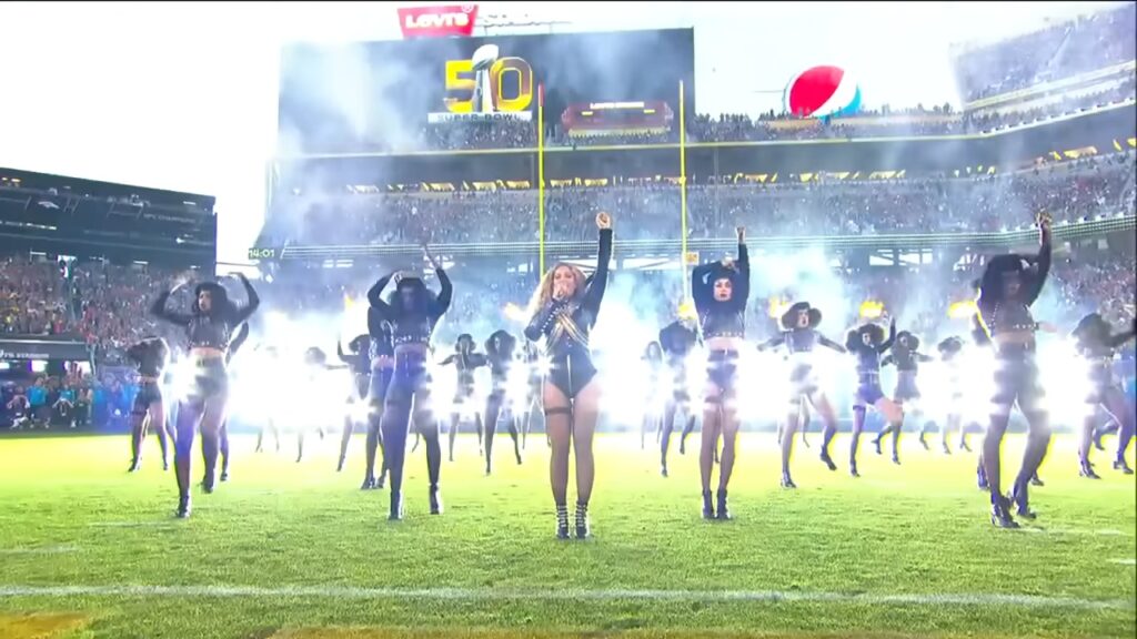 Beyoncé lors du Super Bowl 2016 // Source : NFL via YouTube