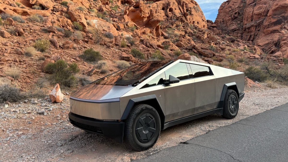 Le Tesla Cybertruck dans le désert de Death Valley. // Source : Numerama