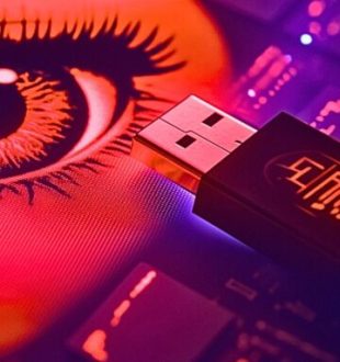 La Chine continue à espionner à travers des programmes diffusés par clé USB. // Source : Numerama avec Midjourney