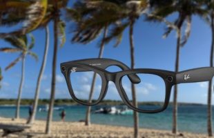 Meta Ray-Ban et plage // Source : Numerama