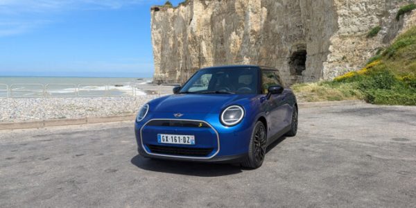 Essai de la Mini Cooper SE  // Source : Raphaelle Baut pour Numerama