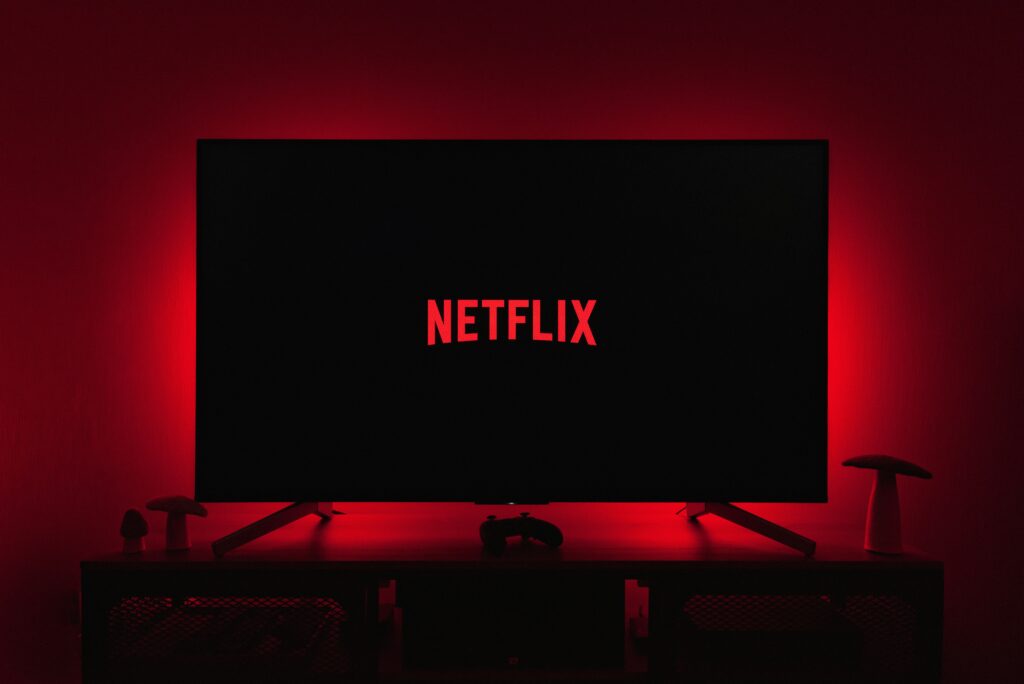 Prix Netflix : quels sont les tarifs des abonnements en 2025 ? // Source : Thibault Penin -Unsplash