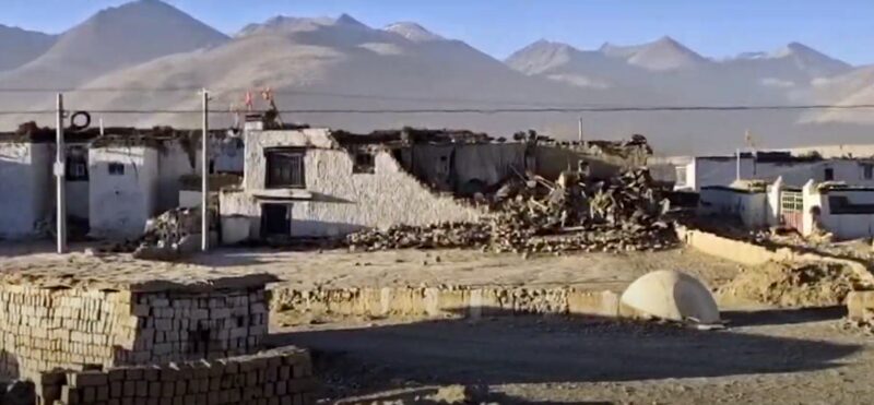 Dégâts dans un village du Tibet. // Source : China News Service