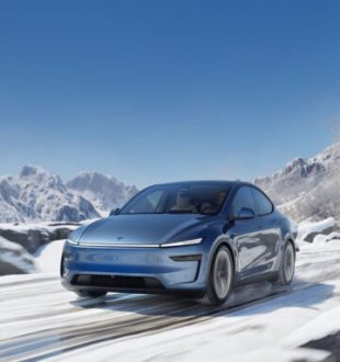 Tesla Model Y 2025 sur la neige  // Source : Tesla