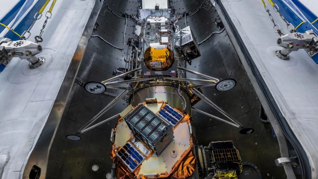 La mission Athena installée à bord de la fusée Falcon 9. // Source : SpaceX (photo recadrée)