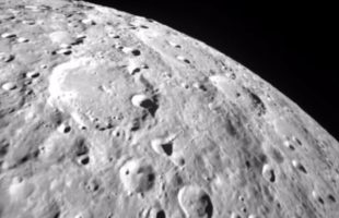 Vue vertigineuse sur la face cachée de la Lune. // Source : Capture YouTube Firefly Aerospace