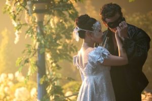 Sophie et Benedict dans la saison 4 de La Chronique des Bridgerton // Source : Netflix Sophie et Benedict dans la saison 4 de La Chronique des Bridgerton // Source : Netflix