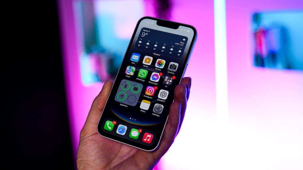 Apple iPhone 16e // Source : Nino Barbey / Numerama