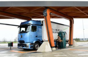 Le Mercedes eActros 600 // Source : Daimler Truck Le Mercedes eActros 600 // Source : Daimler Truck