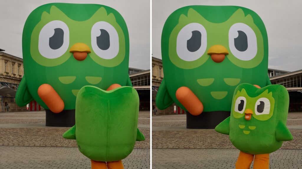 Duo au parvis de la Villette ce 24 février 2025 // Source : Duolingo