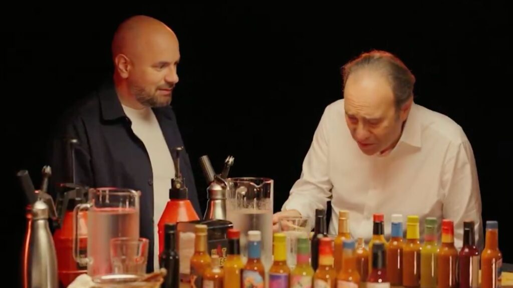 Kyan Khojandi avec Xavier Niel. Kyan Khojandi avec Xavier Niel.
